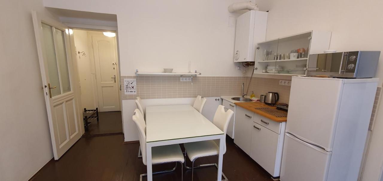 Tower Apartment Praha Bagian luar foto
