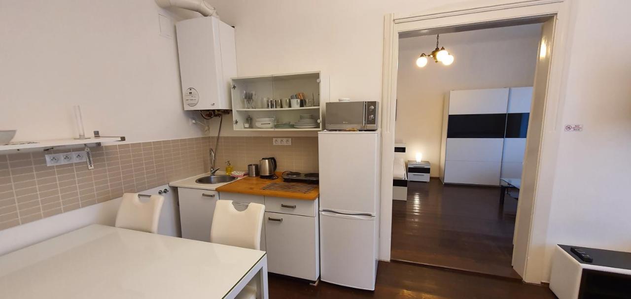 Tower Apartment Praha Bagian luar foto