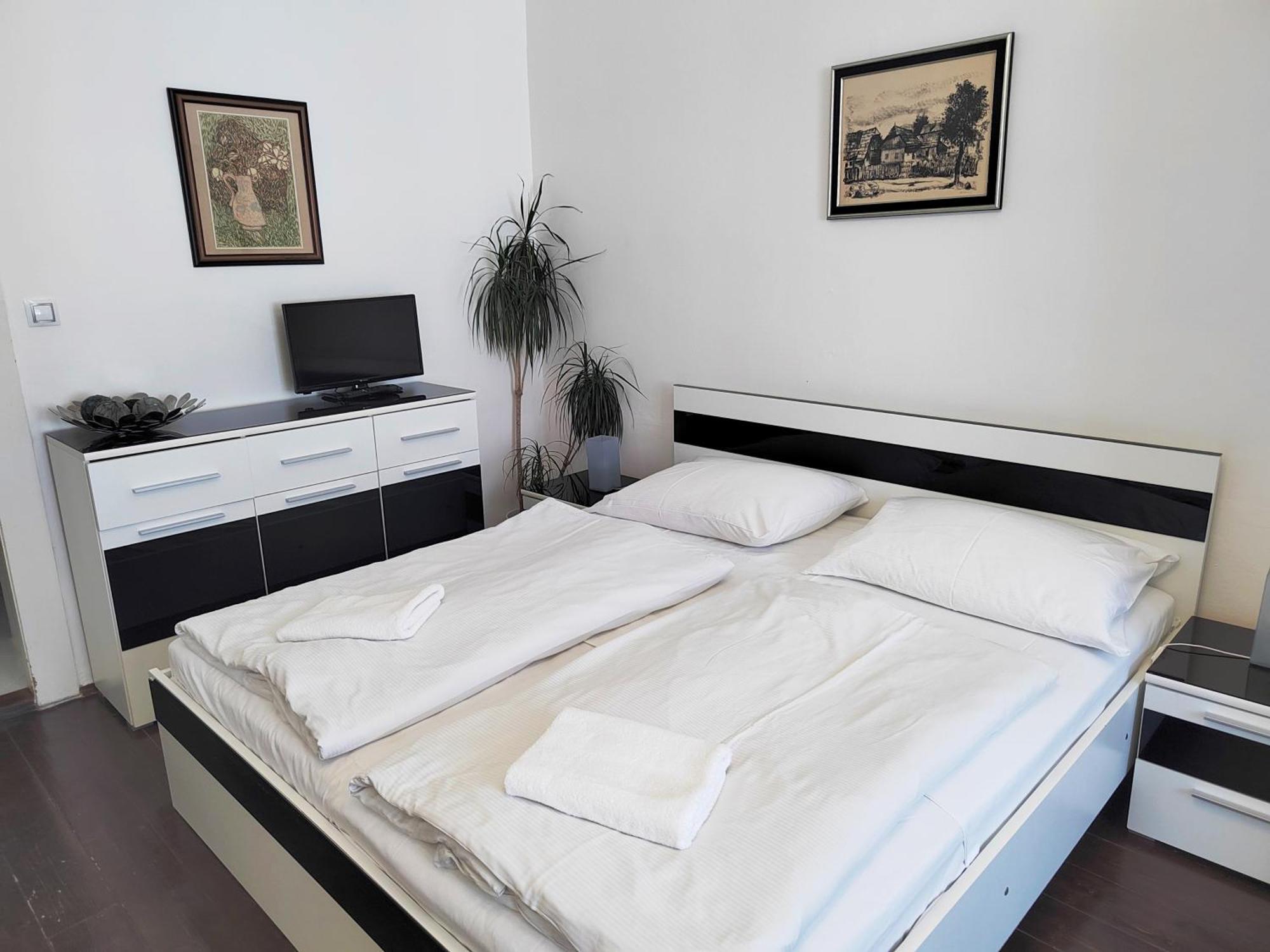 Tower Apartment Praha Bagian luar foto