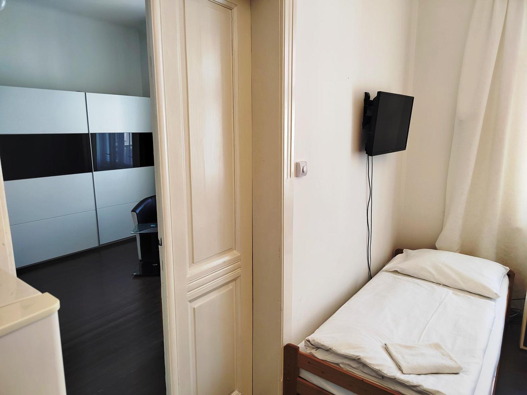 Tower Apartment Praha Bagian luar foto
