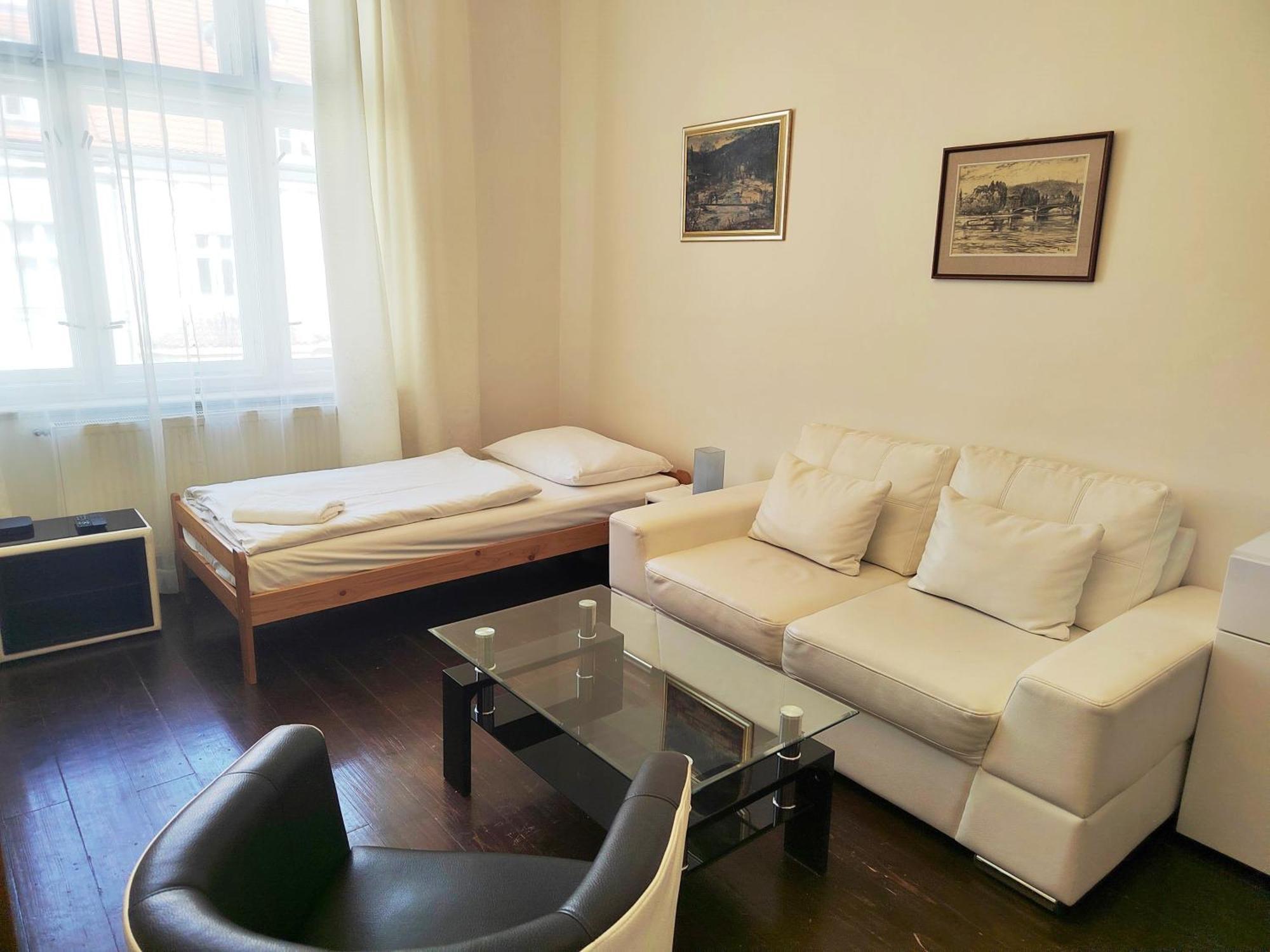 Tower Apartment Praha Bagian luar foto