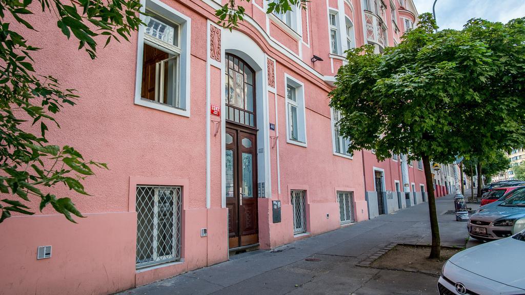 Tower Apartment Praha Bagian luar foto