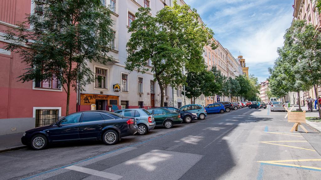 Tower Apartment Praha Bagian luar foto