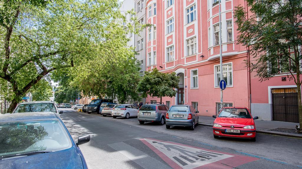 Tower Apartment Praha Bagian luar foto